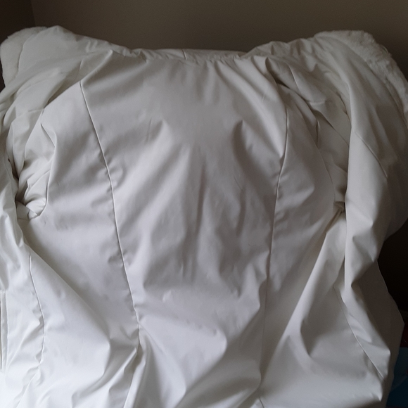 Well kept faux fur - Picture 5 of 5